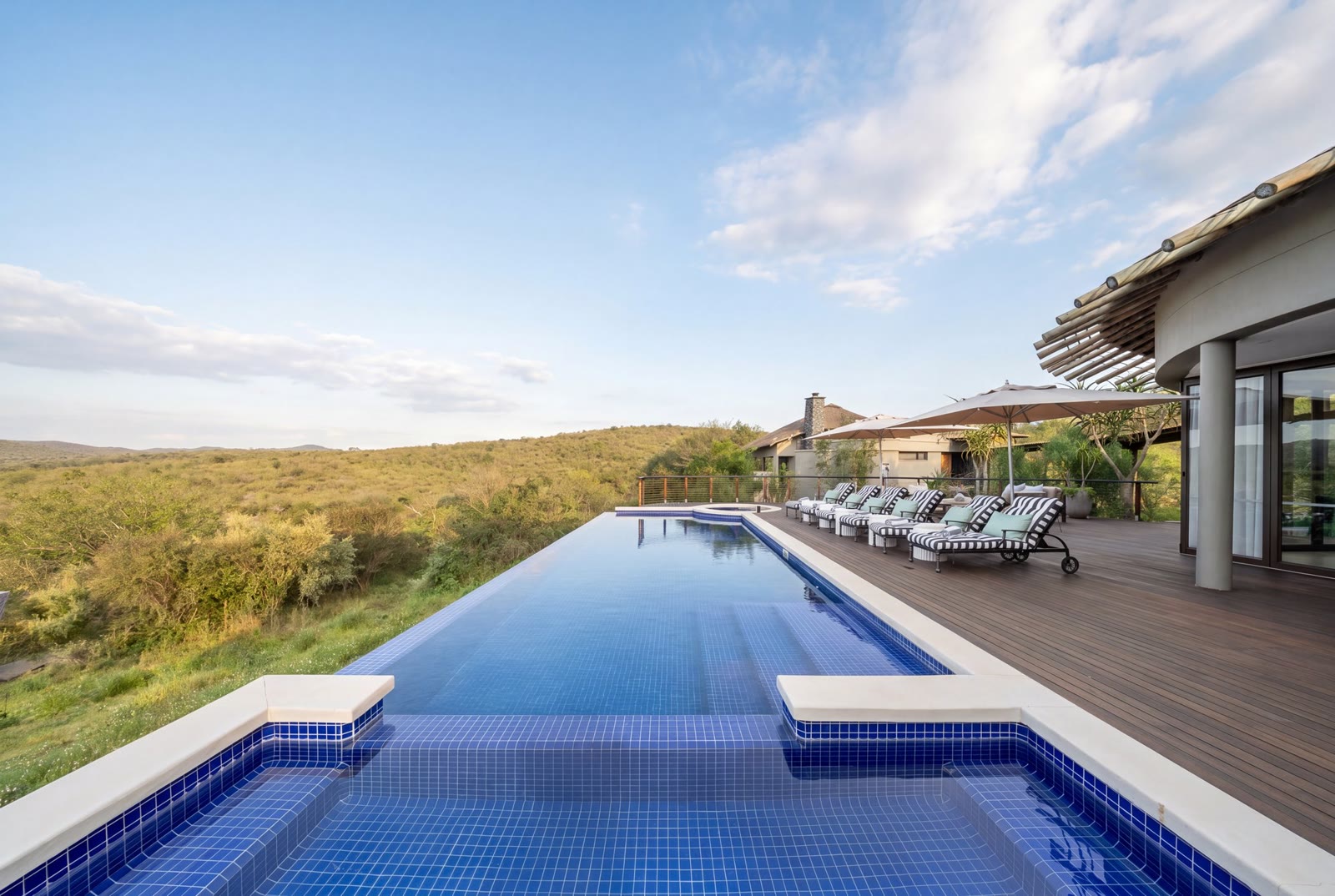The lap pool and deck at Villa Mhlosinga above the Thanda reserve
