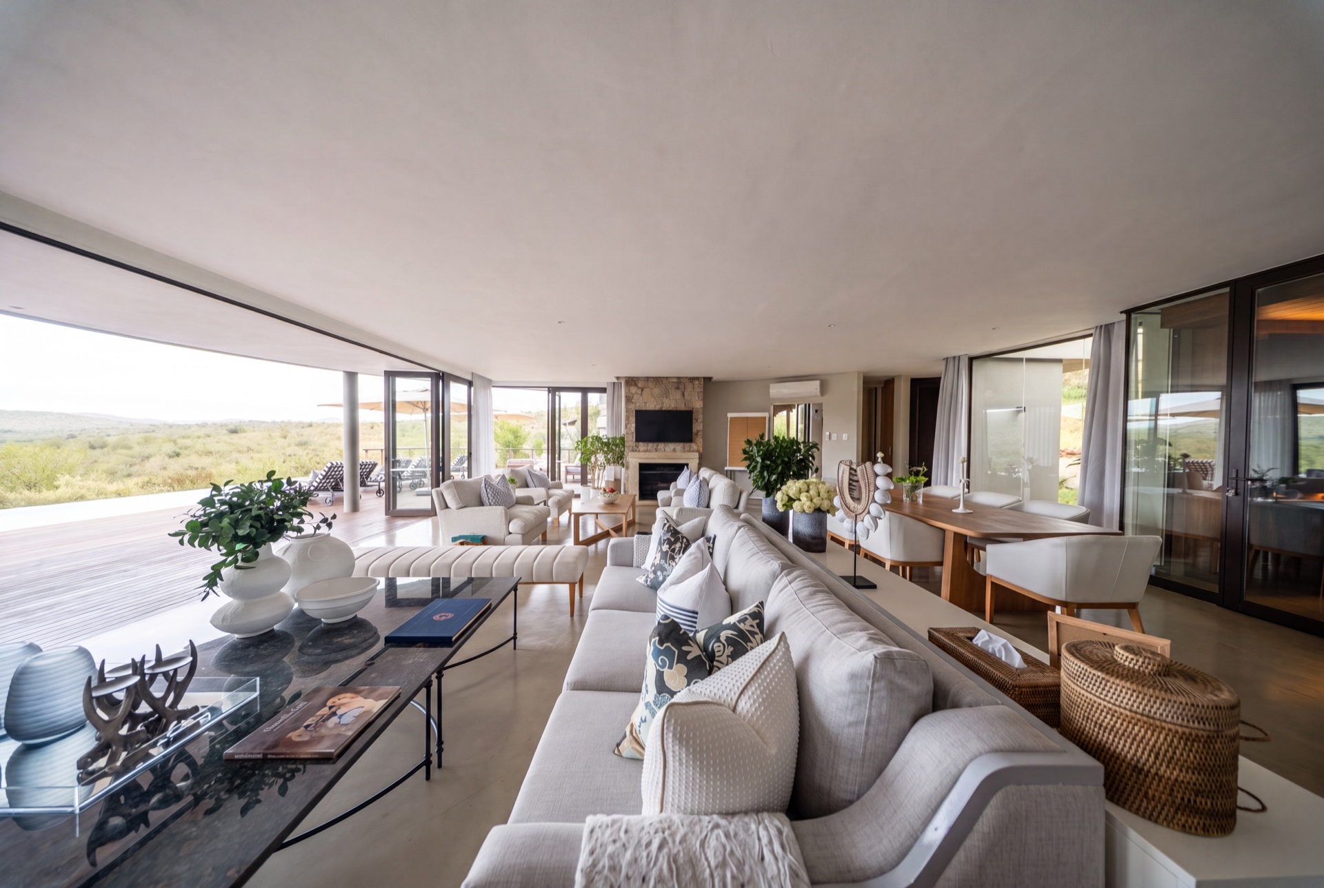 Living room at Villa Mhlosinga